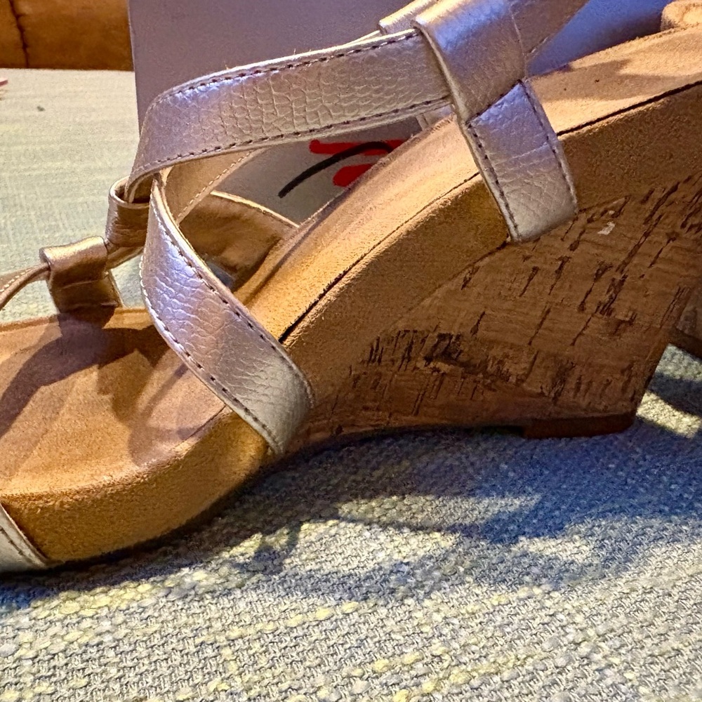 AEROSOLES Silver/LT Bronze Wedge Shoes with Stylish Design